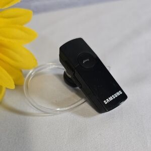 Samsung Bluetooth Headset w/ 6 hrs Talk Time, Noise Isolation WEP 450